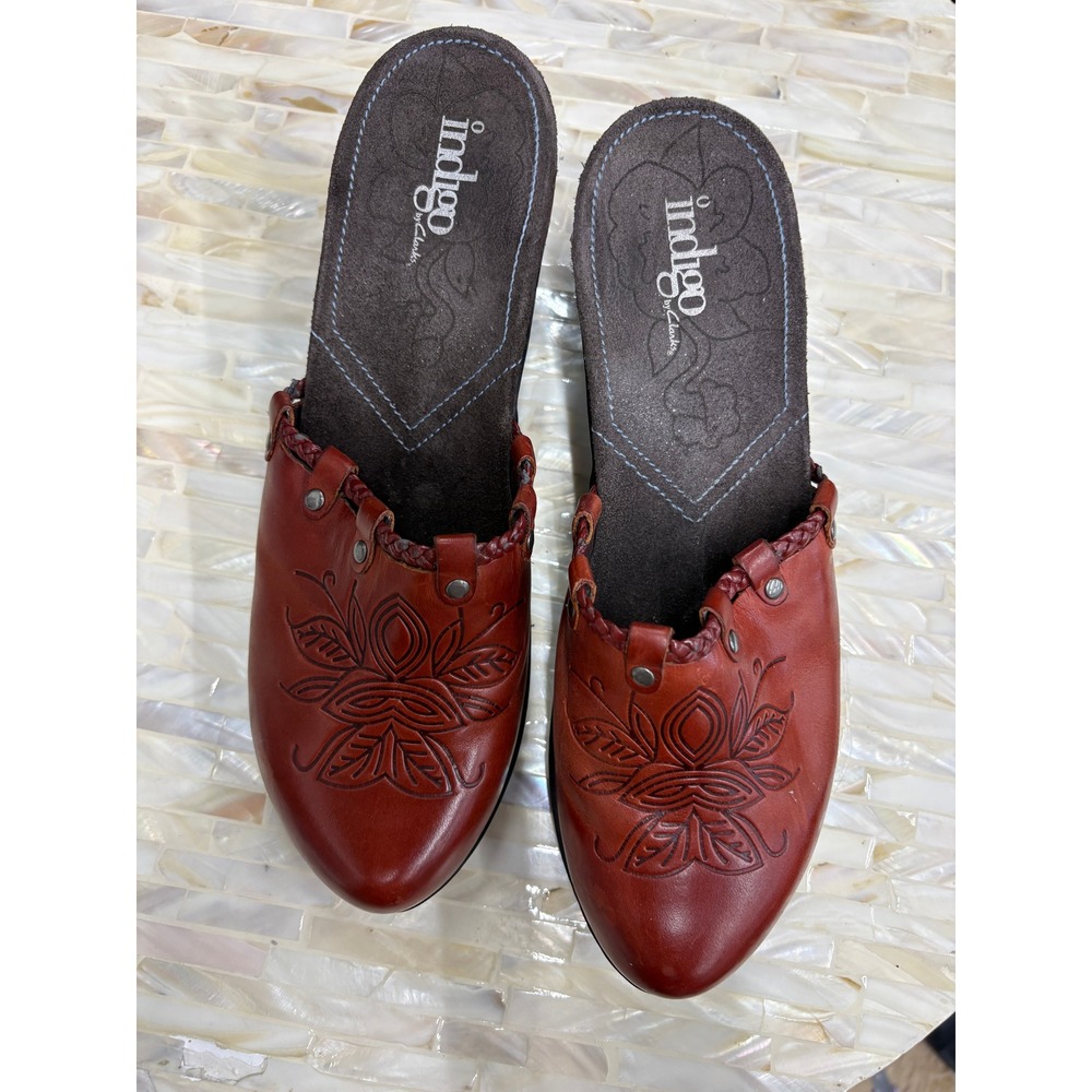 Indigo by Clarks Womens 8M Red Leather Floral Embossed Platform Clog Mules